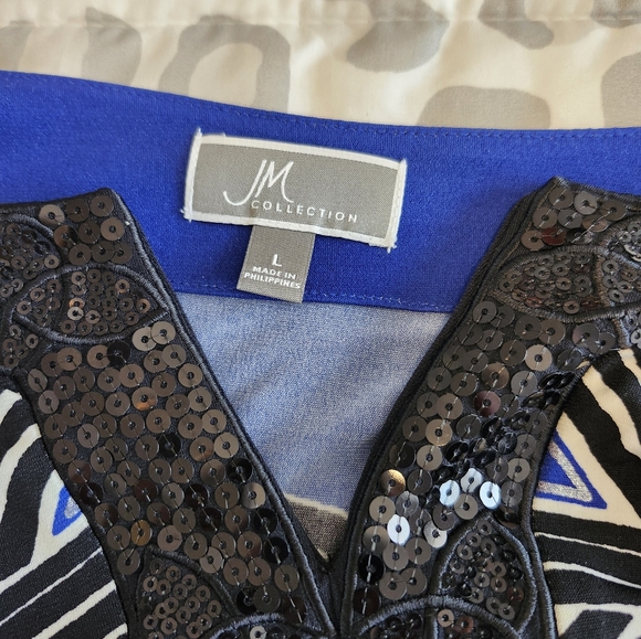 A blouse in a unique design by JM Collection. Size L. Dressy but comfortable. - Picture 2 of 4